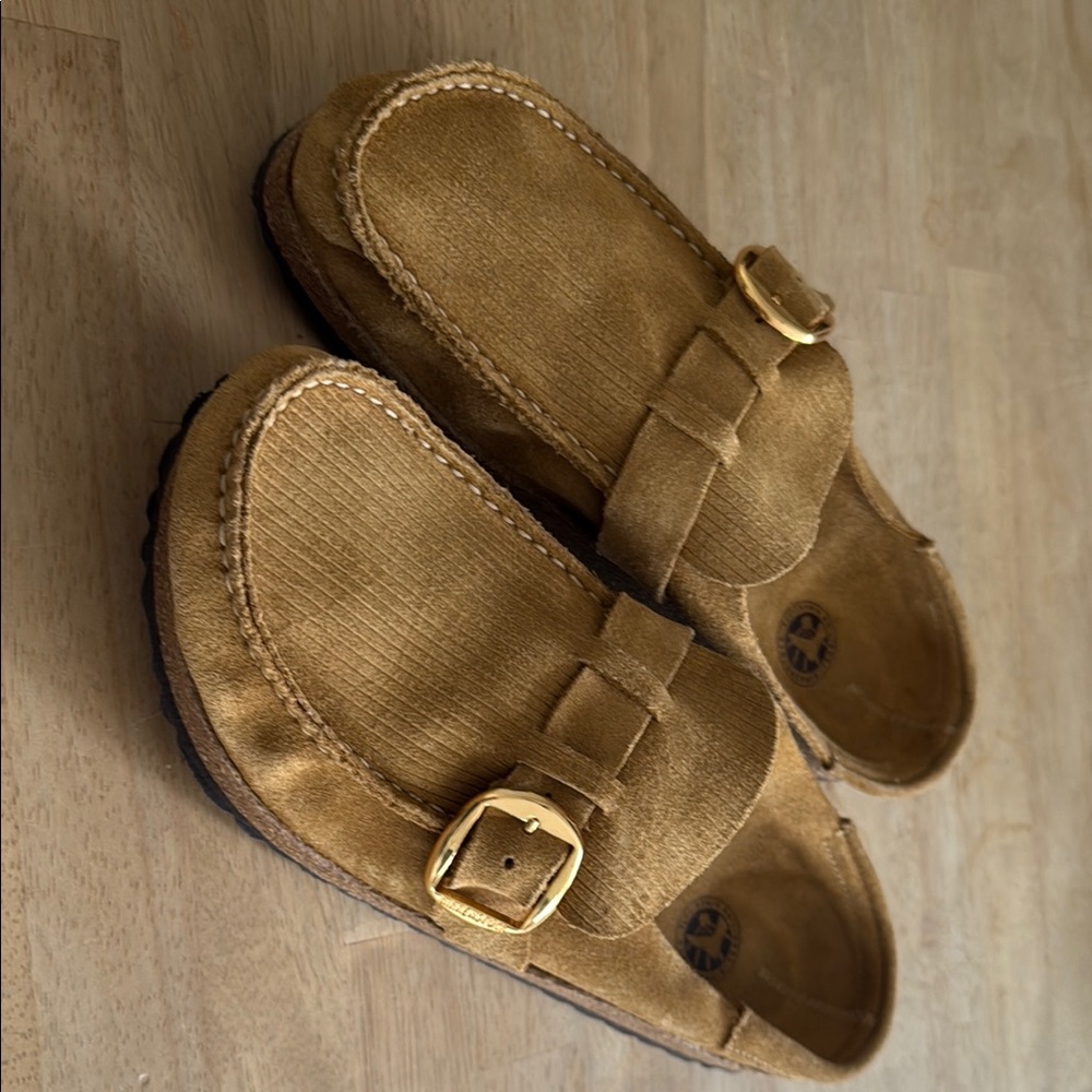 Birkenstock Tan Flats with Gold Buckle and Contoured Footbed - Picture 4 of 4